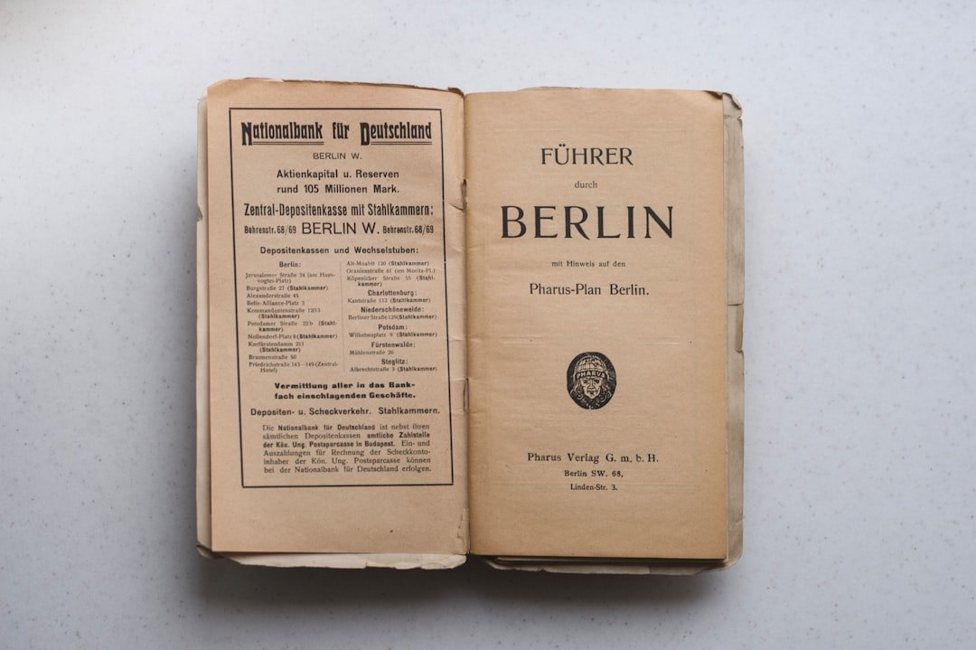 Die neuen Vordenker: Einflussreiche Persönlichkeiten Deutschland a book opened on top of a table