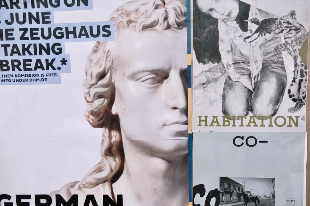 Die neuen Vordenker: Einflussreiche Persönlichkeiten Deutschland womans face on white wall
