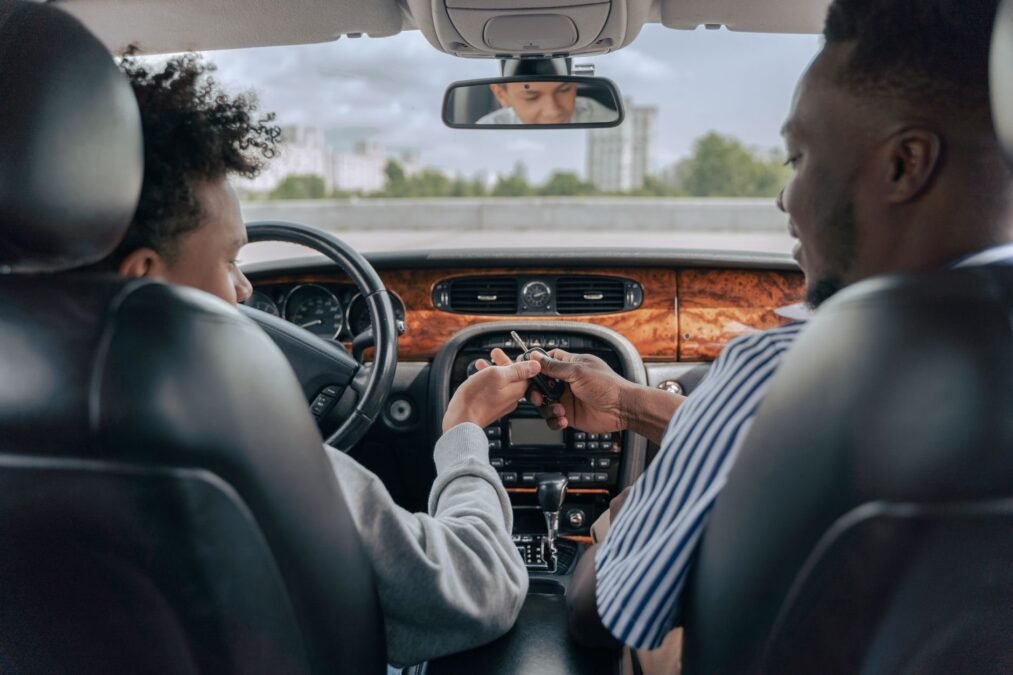 Fahrlehrer werden: Aufgaben, Alltag und Gehalt