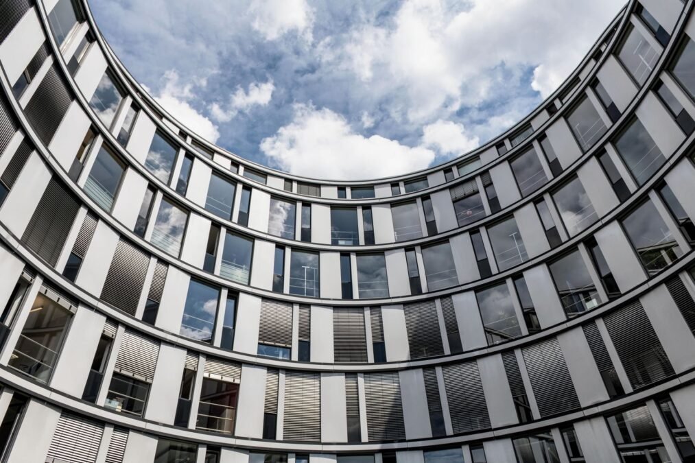 KI-Agenturen 2026: Compliance-Druck trifft Mittelstand KI-Agenturen 2026: Compliance-Druck trifft Mittelstand